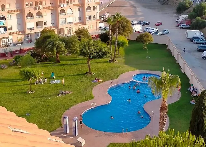 Superbe Avec Piscine Et Terrasse Vm43